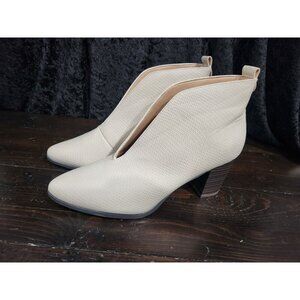 NEW Journee Collection Bellamy Beige Dress Booties/Sz. 11